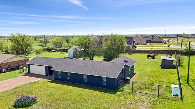 108 Paige St — Green Acres