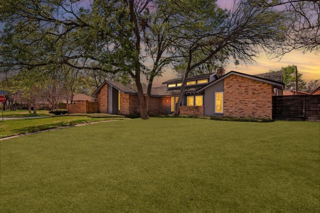 2200 Rockbrook Ct — Wood Creek Add