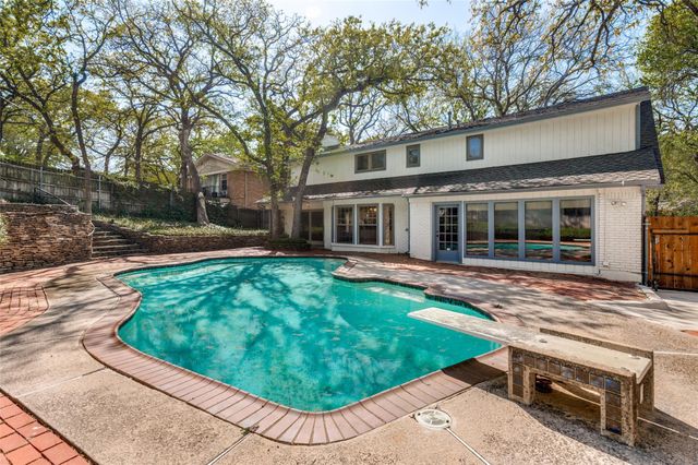 905 Live Oak Ln — Oaks The Arlington