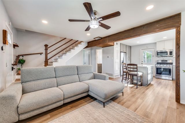 2924 W 11th St — Shady Grove