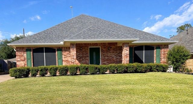 1825 Glenway Dr — Peppertree Sub