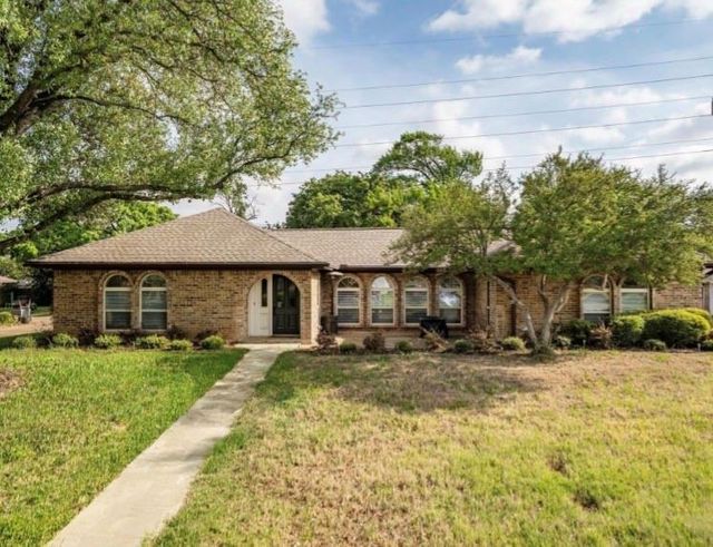 1715 Covemeadow Dr — Prestonwood Estates Add