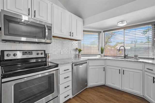 425 Rollingridge Ln — Meadowcreek Park 04