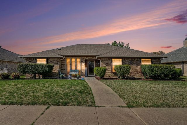 217 Faircrest Dr — Glenbrook Meadows 06