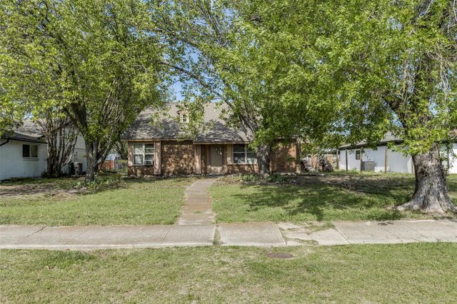 1825 Castle Dr — Northlake Estates