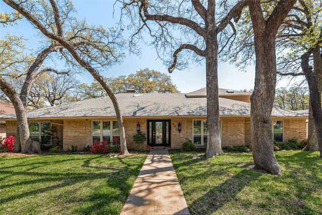 805 Crowley Rd — Interlochen Estates Add