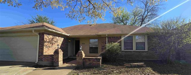 934 Robinwood Dr — Meadow Green Add