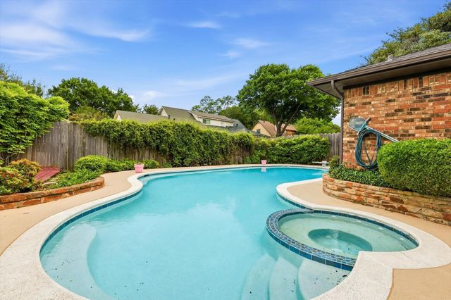1912 Deerfield Dr — Hunters Glen One