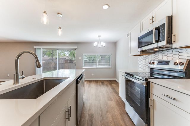 2308 Richmond Dr — Armstrong Park 3