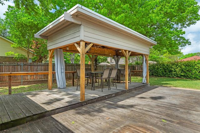 711 Hinsdale Dr — Parkway North