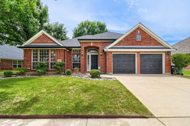2306 Everton Dr — Fannin Farm Add