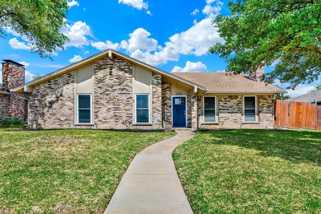 2525 Winterstone Dr — Parker Road Estates West 1-E