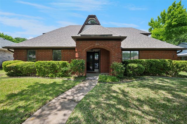 2449 Kimberly Dr — Schreiber Estates