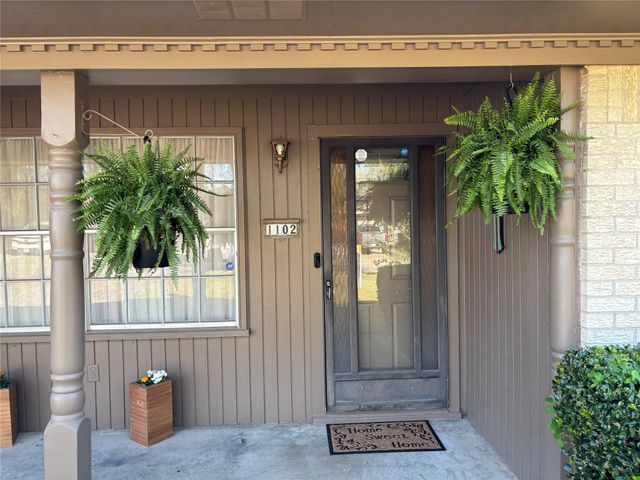 1102 Anthony Dr — Lake Highland #3