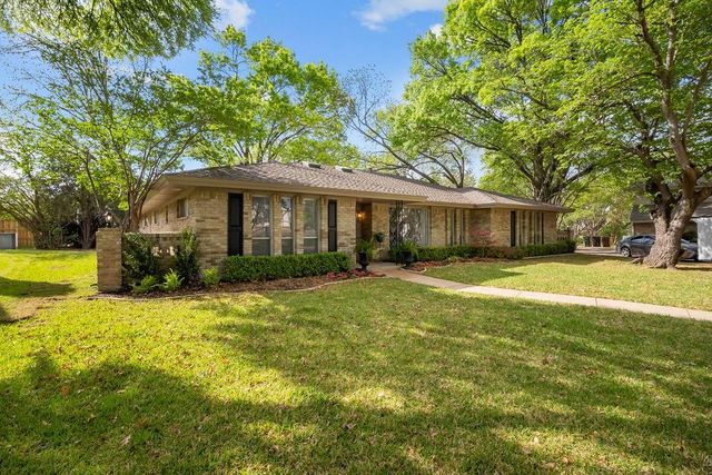 2904 Hunters Creek Pl — Dallas North Estates 12th Instl