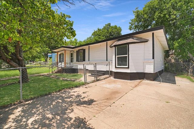 2347 Village Way — Deerpath Village 03