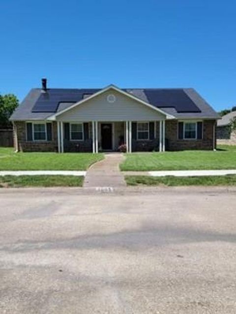 1005 Cherokee Trl — Parkhill Add