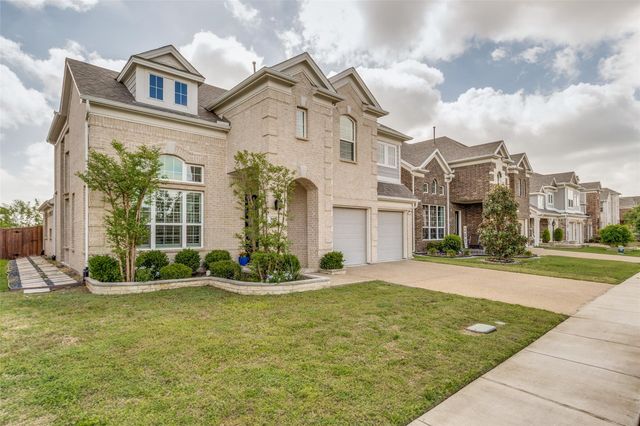 358 Gleneagles Dr — North Country Club Estates