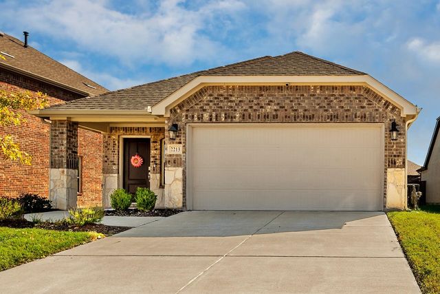 2213 Elena Dr — Anna Crossing Villas