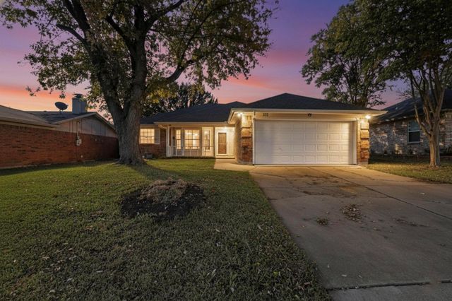 932 Freestone Dr — Meadow Green Add
