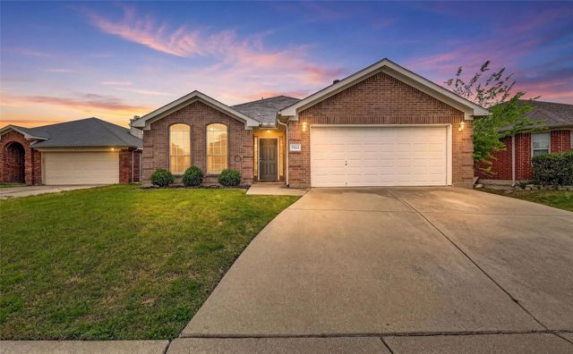 7424 Lake Front Trl — Fossil Lake Add