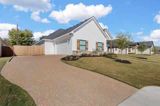 905 Day Star Dr — Moonlight Park PH 3