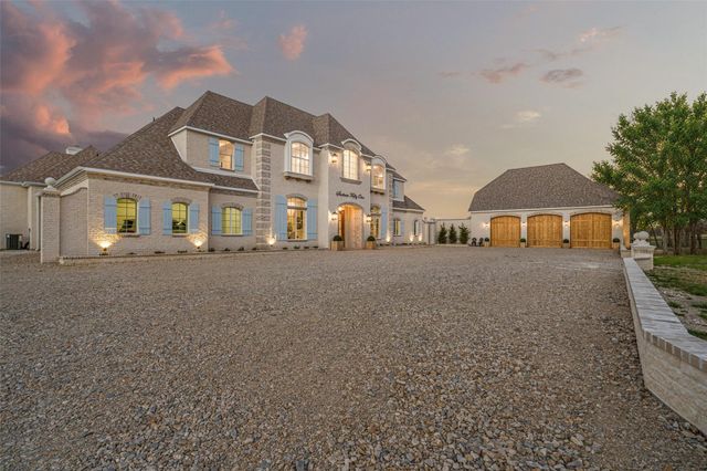 1651 Old Annetta — Haines Hollow