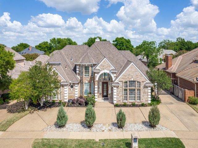 2821 Shadow Dr W — Forest Hills Add