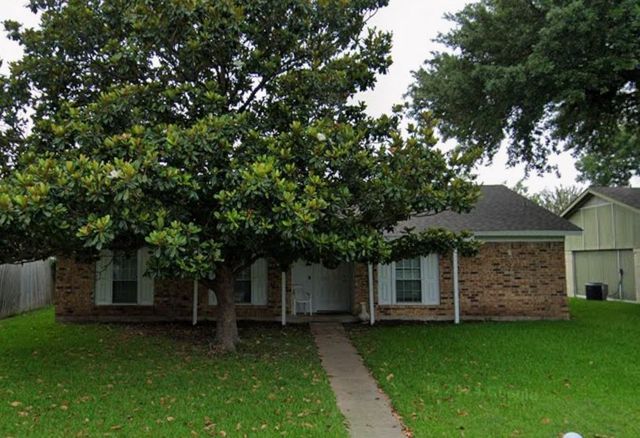 1926 Whitney Dr — Northlake Estates