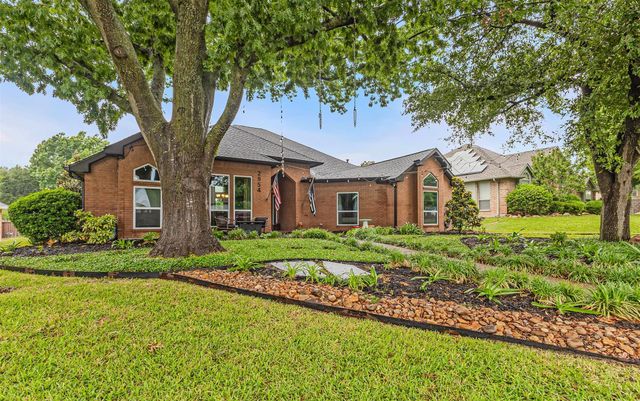 2954 Oak Dr — Foxchase Ph 1