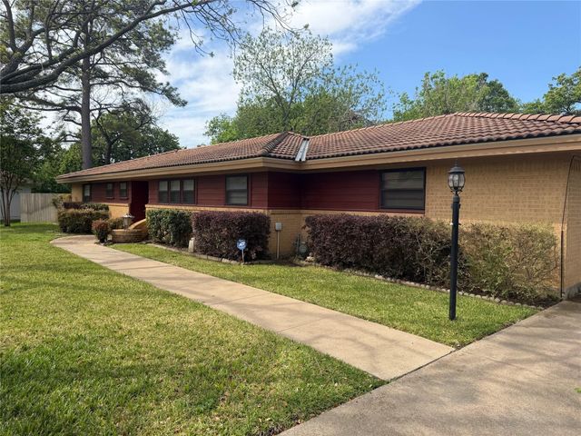 126 Sanders Pl — Highland Estates