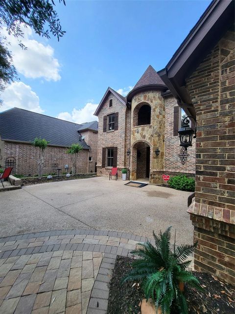 6401 Vintage Lake Dr — Tuscany Lakes