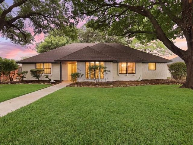 2112 Treehouse Ln — Audubon Place