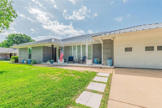 1100 Byron Ln — Meadow Park Estates Add