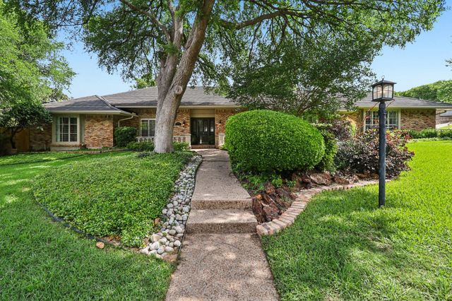 1015 Crowley Rd — Interlochen Estates Add