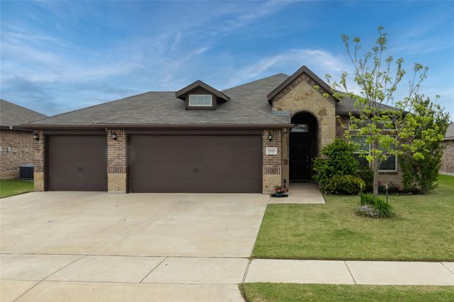 2525 Silver Fox Trl — Heights Of Weatherford Estates