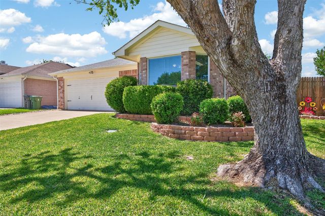 5700 Alicante Dr — Rolling Acres Add