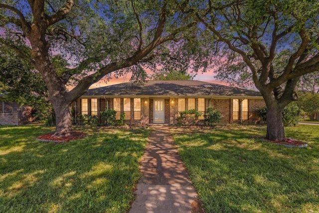 2301 Claridge Cir — Dallas North Estates 14th Instl