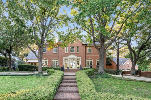 3000 Shadow Dr W — Forest Hills Add