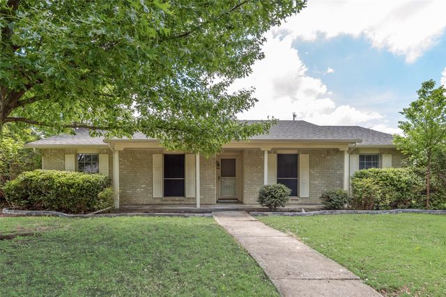 936 Mossvine Dr — Park Forest Add 5