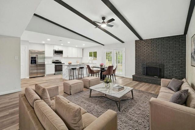 2221 Pennington Dr — Brittania Garden