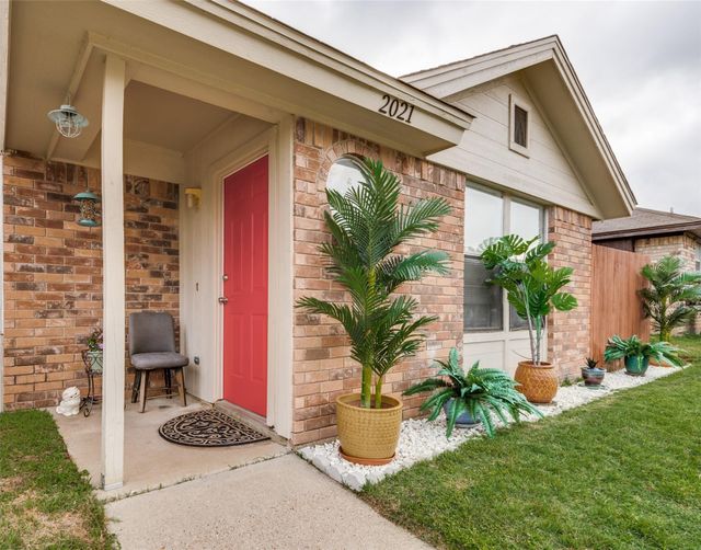 2021 Minnie Dr — HOWARD, M B ESTATES