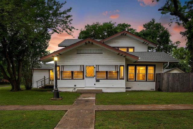 401 N Dallas St — Ennis