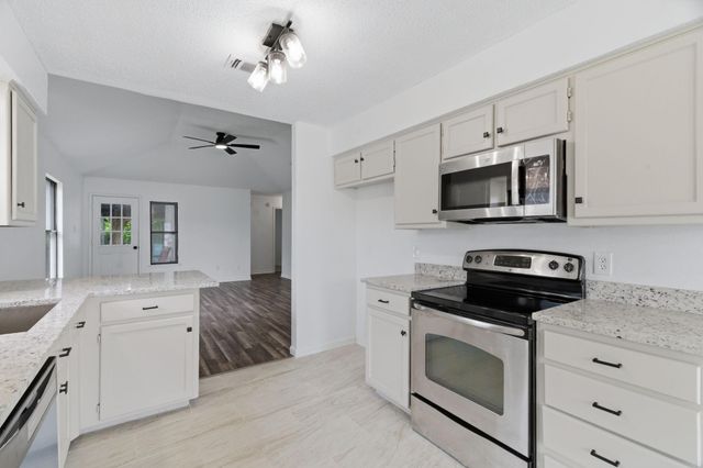 3611 Alexandria Dr — Waverly Place
