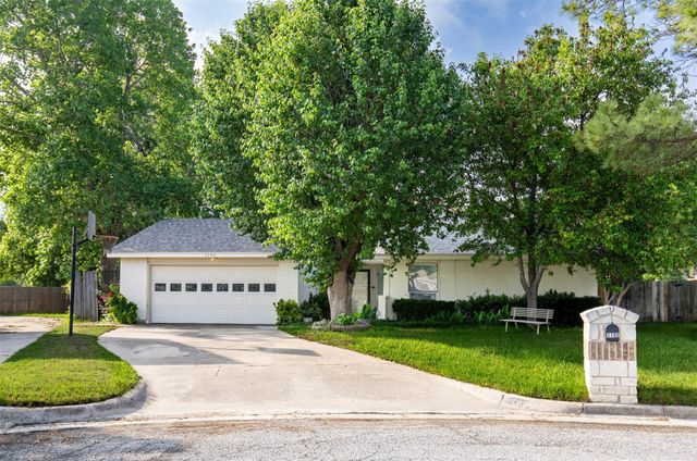 1102 St Croix Ct — Greens Field Add