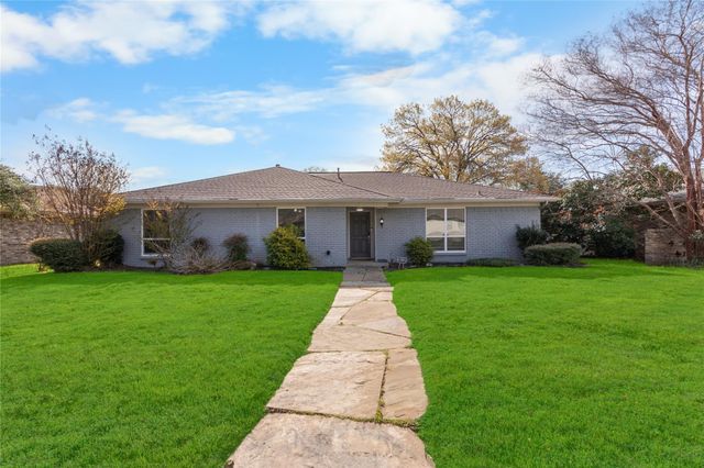 2424 Winterstone Dr — Parker Road Estates West #1-E