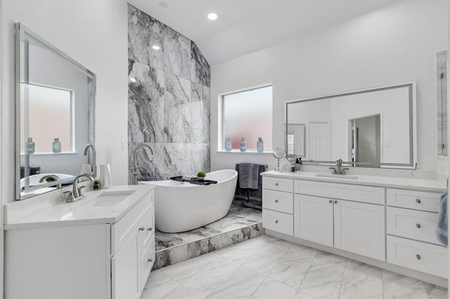 115 Saint James Rd — Lakeside Village Ph 02