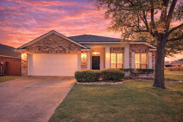 1369 Royal Oaks Dr — Waterford Falls