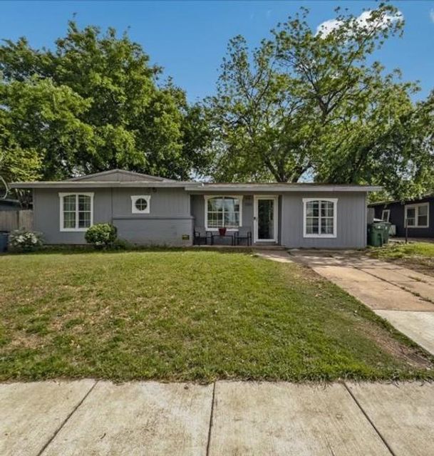 1310 E Inwood Dr — Arlington Terrace Add