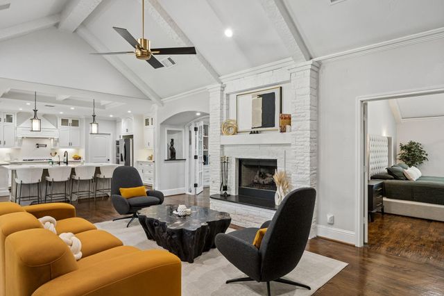 3406 Valley View Ln — Club Hill Estates